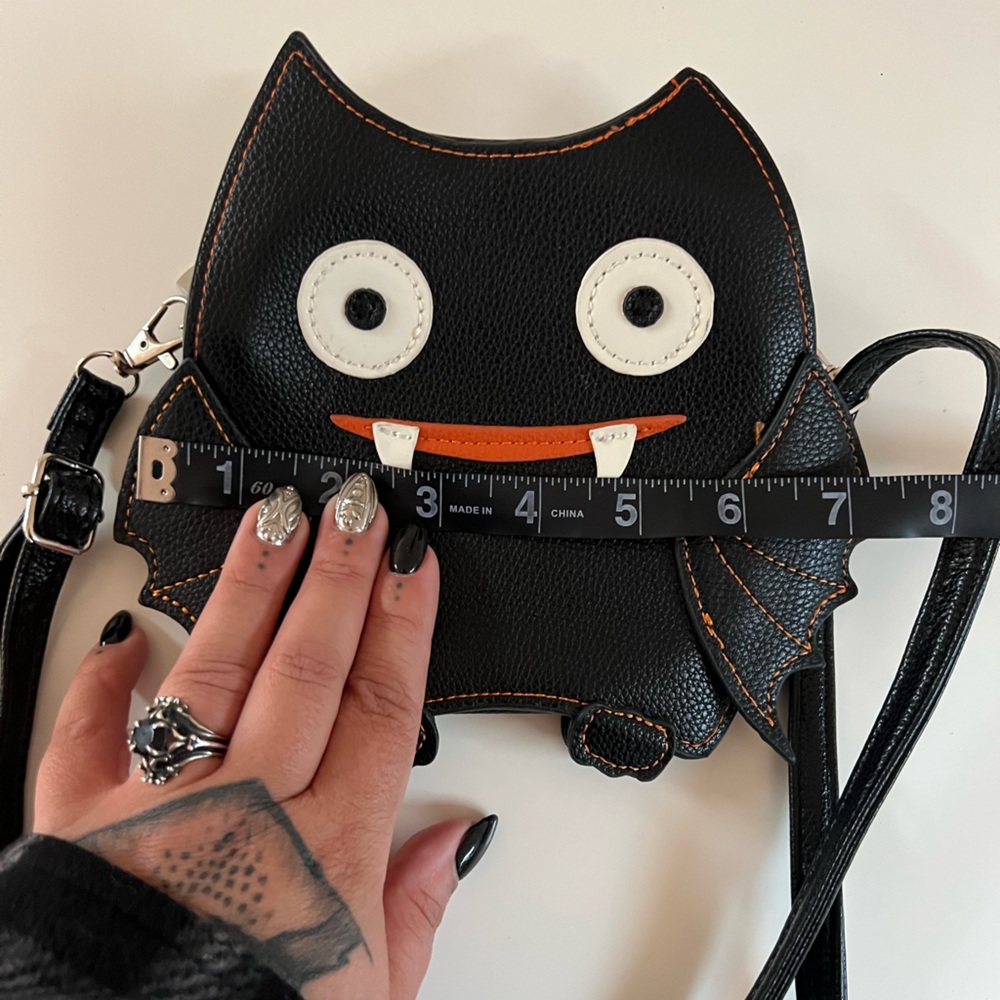 Black Bat-Shaped Crossbody Bag - Picture 6 of 7